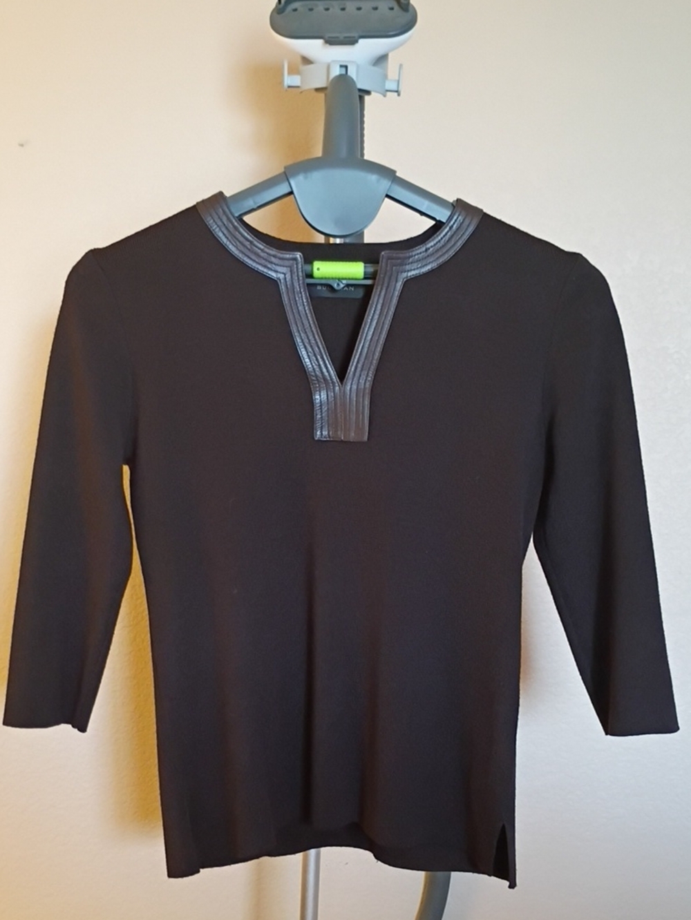 VINTAGE-FLAW-Dana Buchman Brown Merino Wool V-Neck Sweater w/Leather Trim Size M